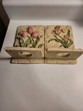 VINTAGE HEN-FEATHERS 3D RESIN/CERAMIC TULIP WALL PLAQUE (SET OF 2) 8.5"